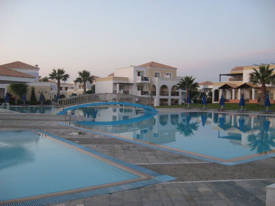 Poolanlage Neptune Luxury Resort