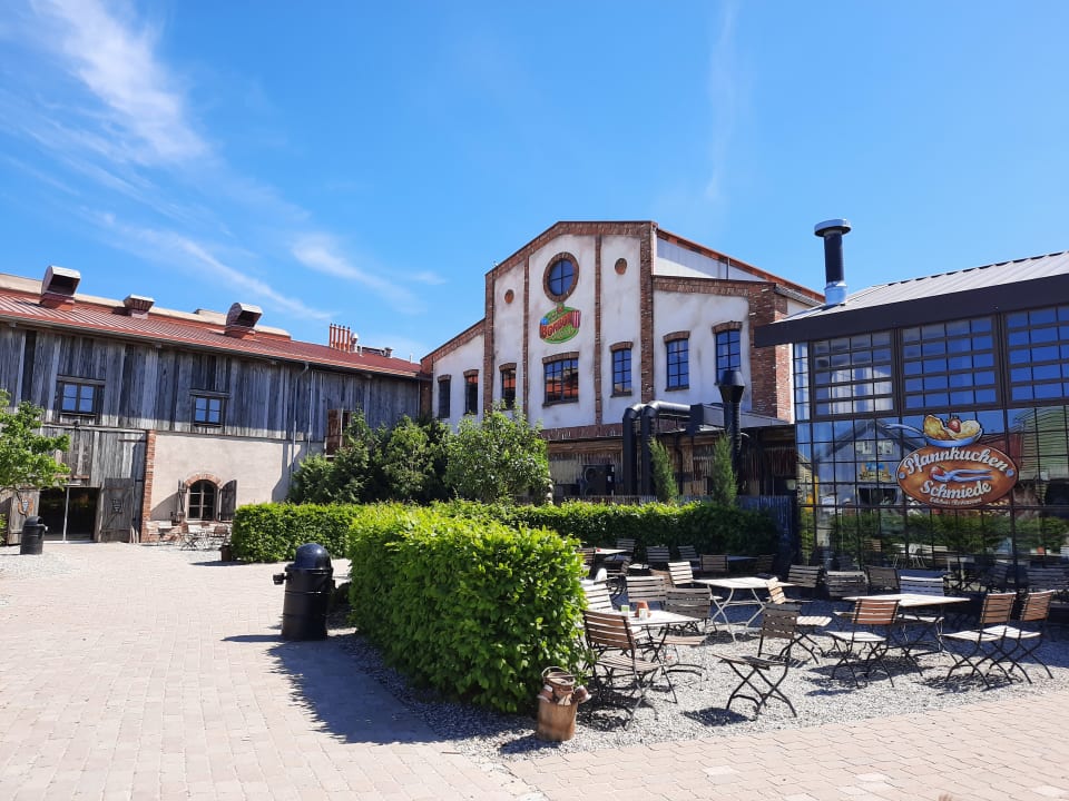 Außenansicht Alles Paletti Karls Upcycling Hotel