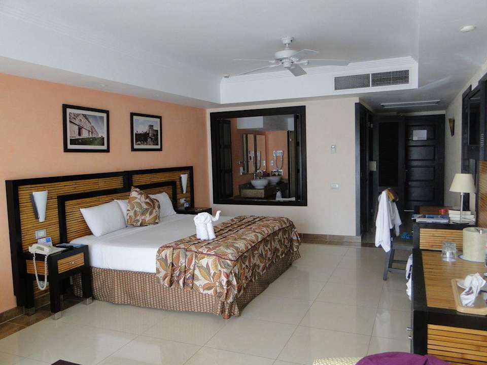 Schön großes Zimmer Sandos Playacar Beach Resort