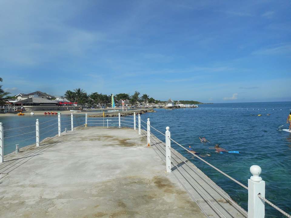 Am Ende der Strandbar Grand Muthu Club Caribbean Runaway Bay