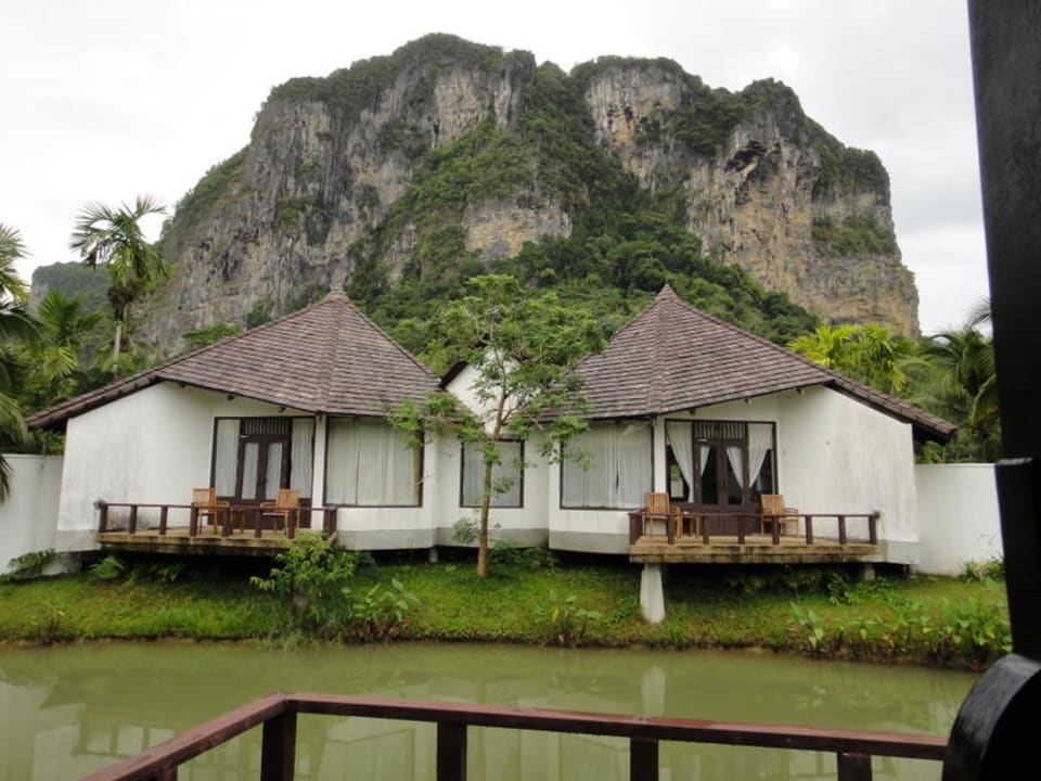 Домики под горой Peace Laguna Resort and Spa