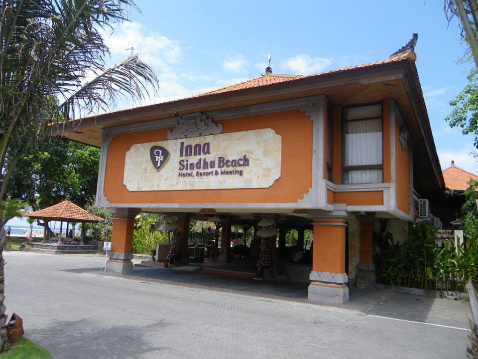 Eingangsschild außen Hotel Inna Sindhu Beach