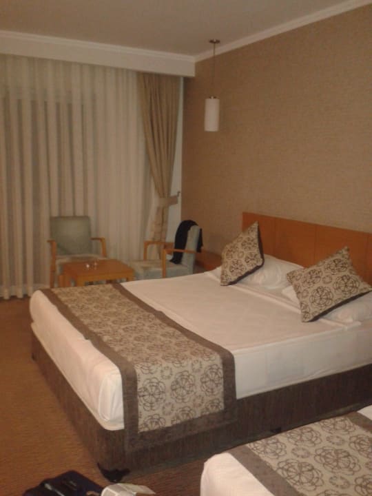 Großes Doppelbett Saphir Resort & Spa