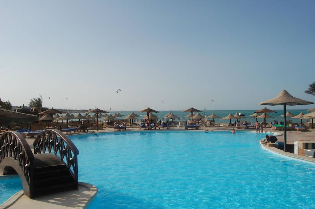 Basen z widokiem na morze Riviera Aqua Park Resort