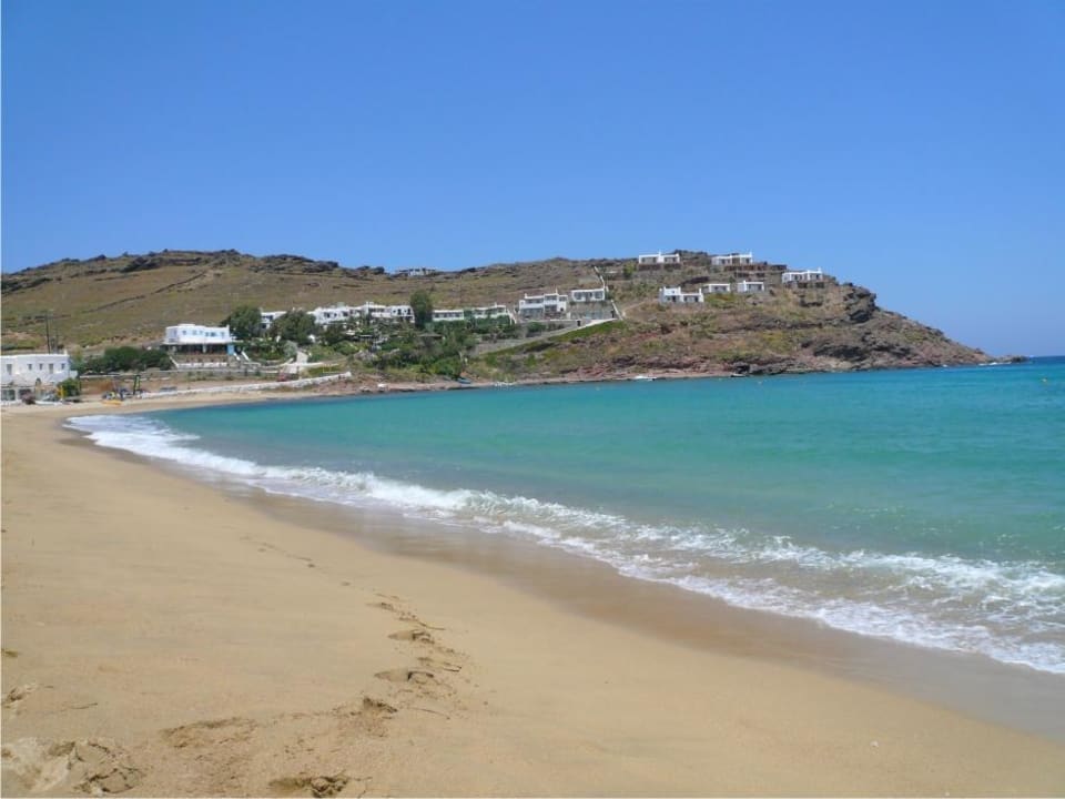 Blick vom Strand auf die Hotelanlage Albatros