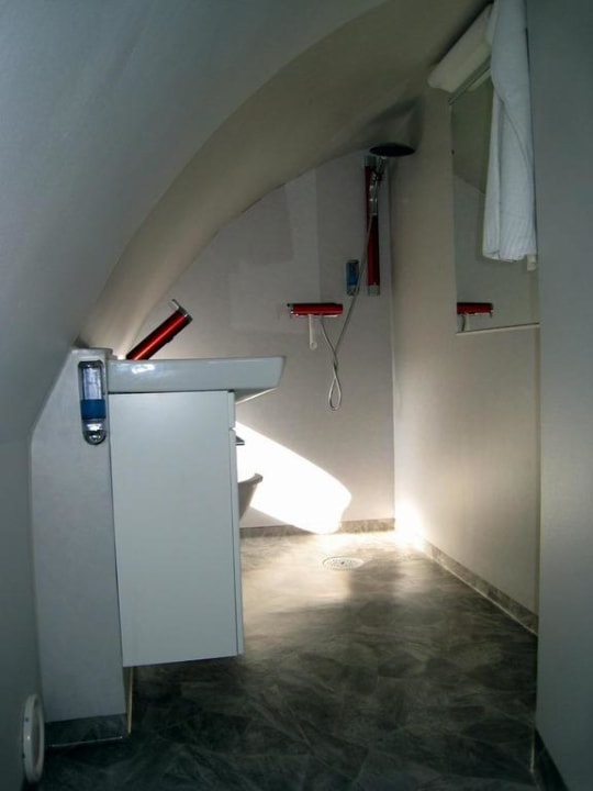 The bathroom of Cockpit suite Hostel Jumbo Stay