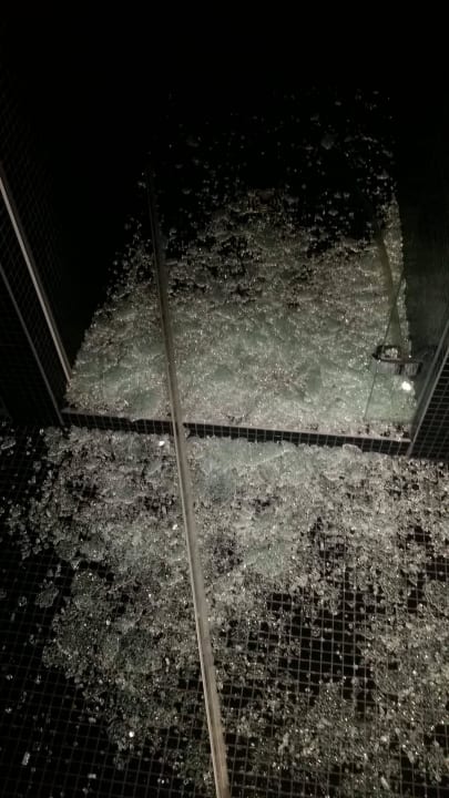 Explosion der Duschkabine Designhotel ÜberFluss