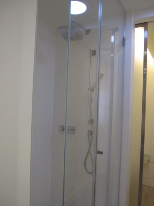 Dusche der Paina-Suite Hotel Castello Lake Front