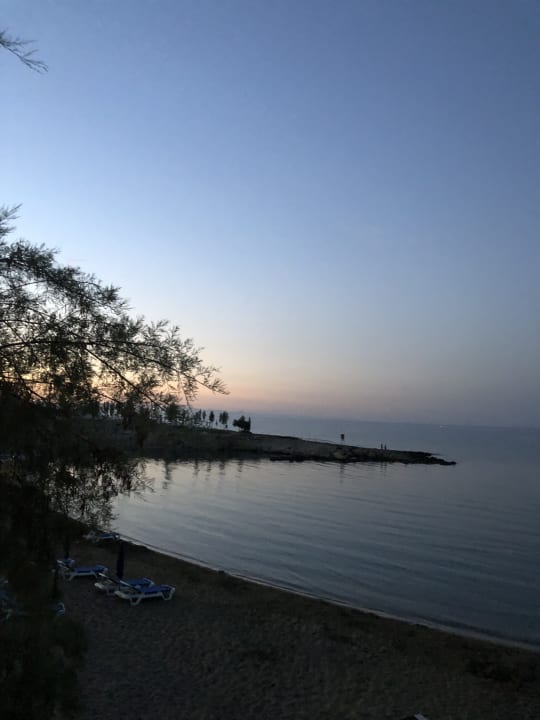 Strand Crystal Springs Beach Hotel