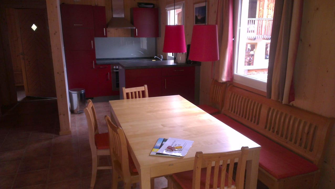 Küche mit Essbereich Alpendorf Dachstein West by ALPS RESORTS