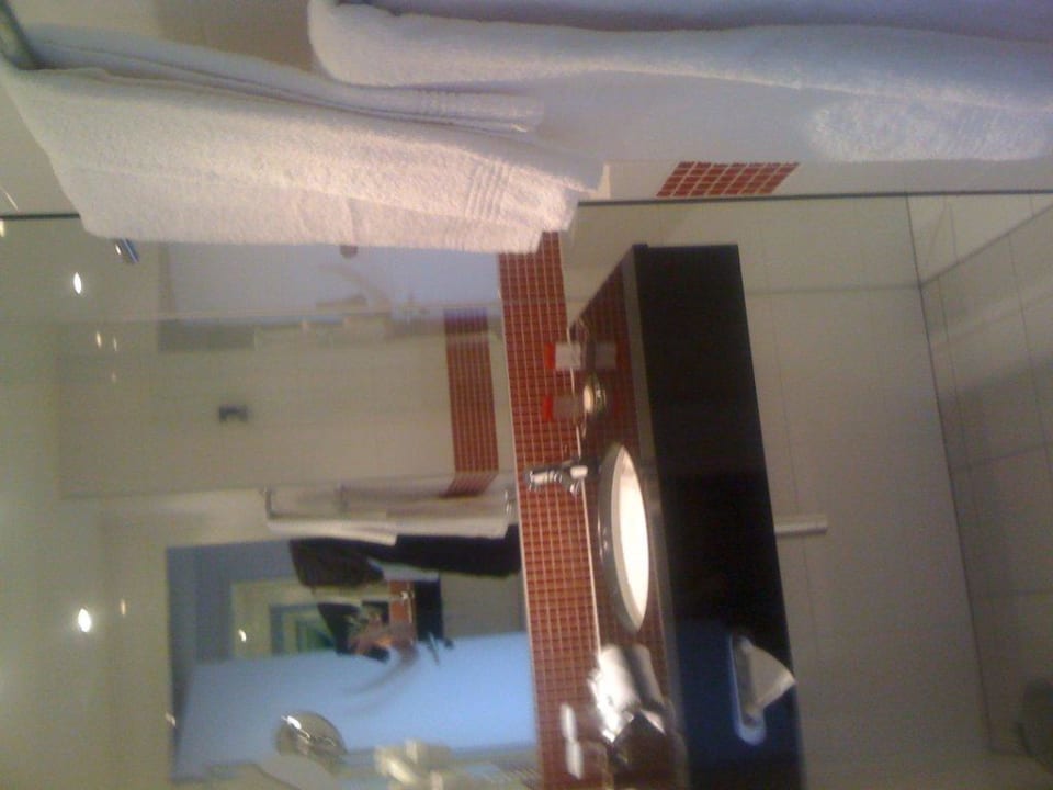 Bad, kaum Ablagemöglichkeiten Vienna House Easy Katowice