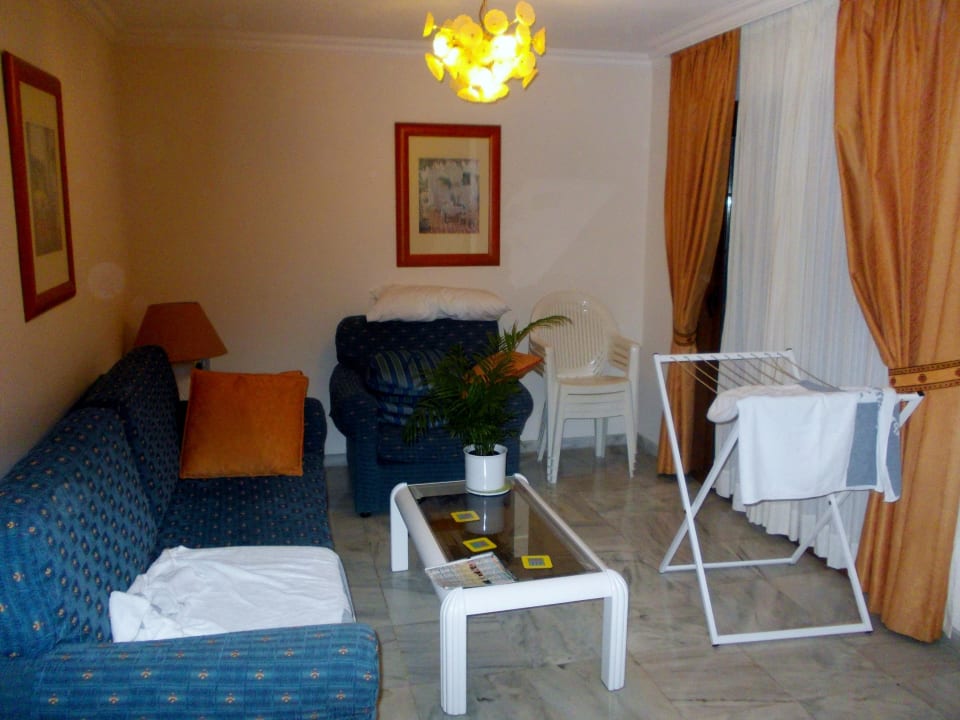 Wohnbereich mit Schlafcouch Apartamentos Casablanca