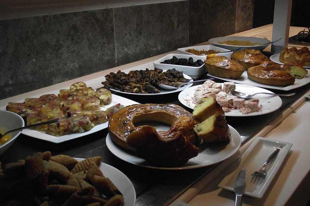 Das leckere Kuchenbuffet The Orangers Beach Resort and Bungalows