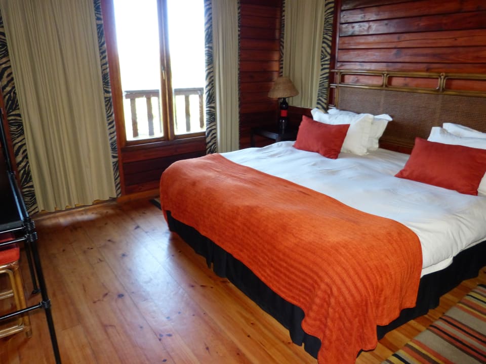 Doppelbett im Chalet Kariega Game Reserve