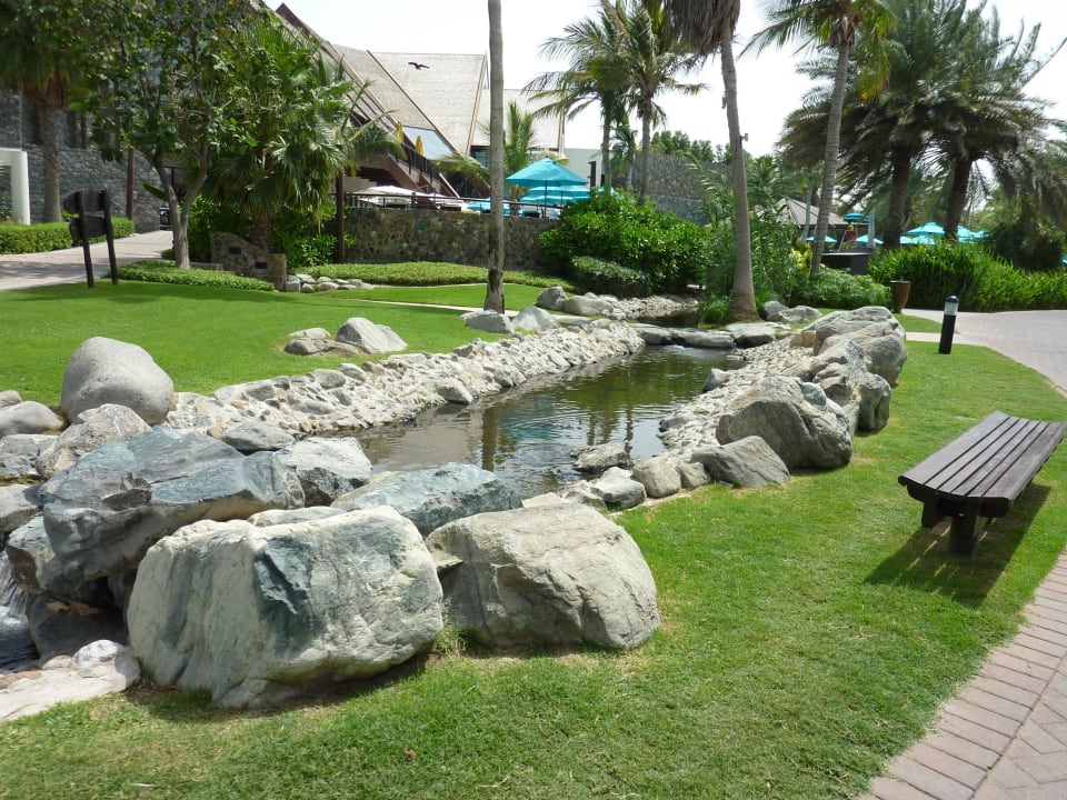 Ein Fluss der sich durch die gesamte Anlage zog JA Palm Tree Court