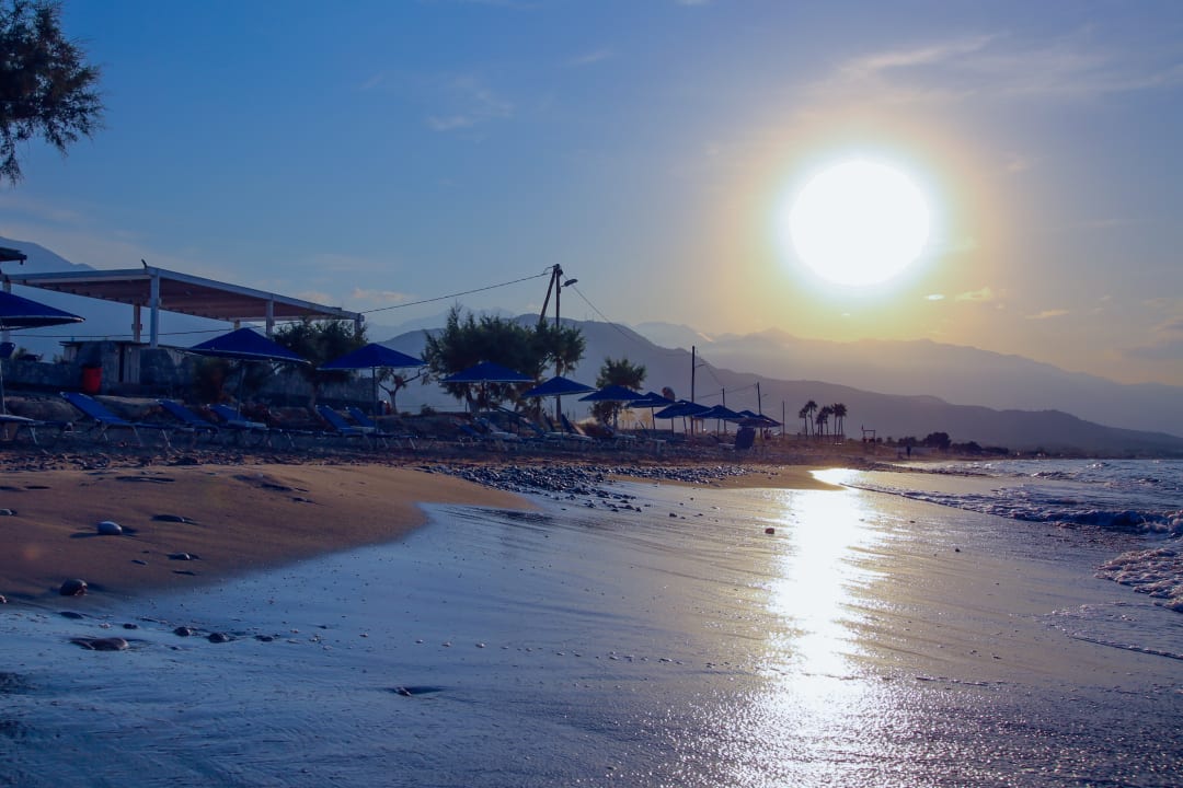 Strand Hotel Mari Beach