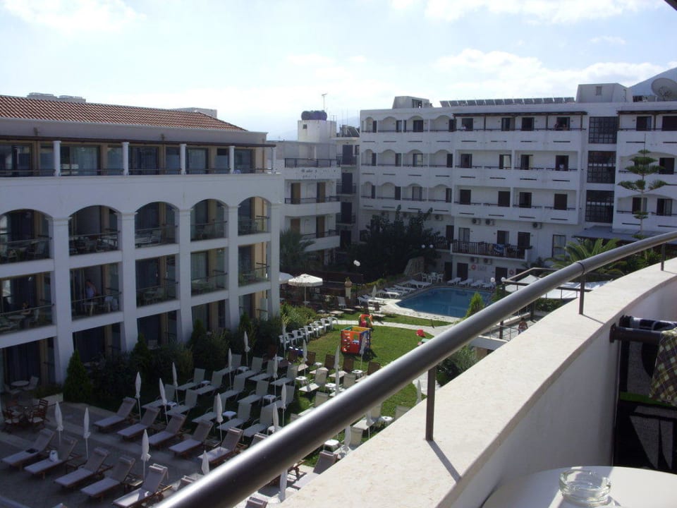 Innenhof des Hotels Albatros Spa & Resort Hotel