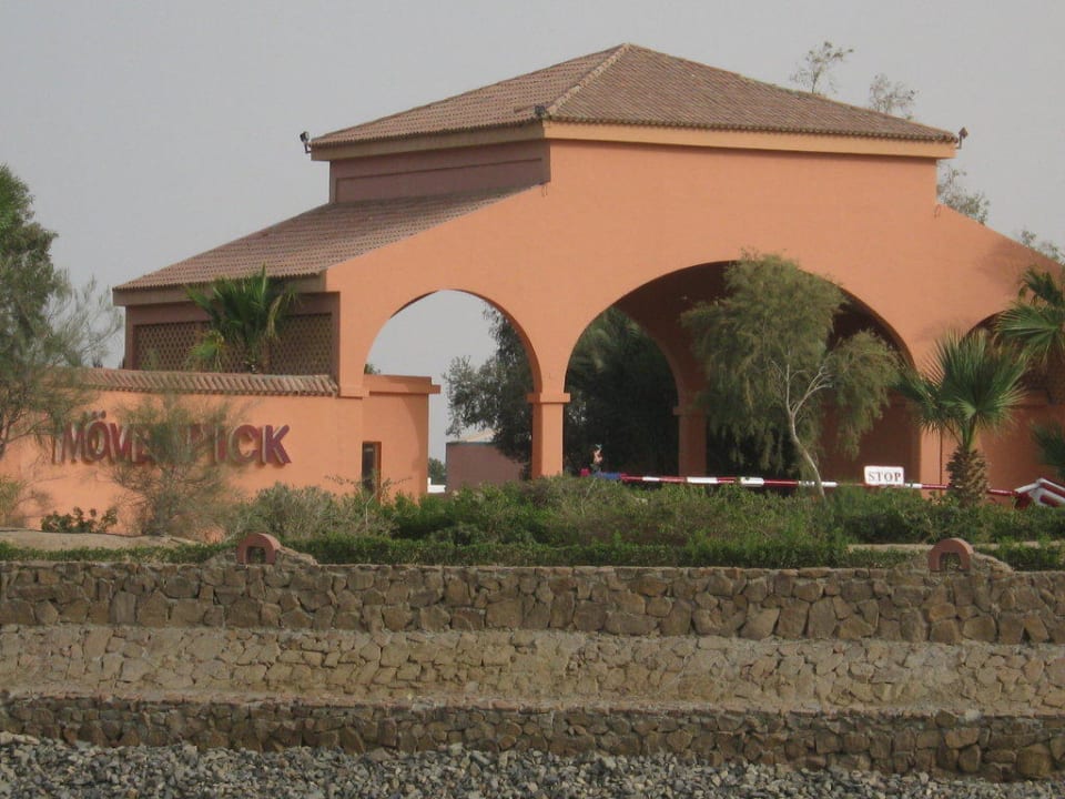 Außenansicht Hoteleinfahrt Mövenpick Resort & Spa El Gouna