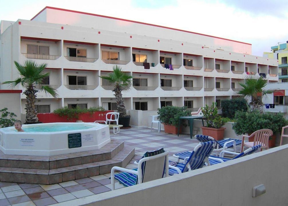 Jacuzzi direkt vor unserem Appartement db San Antonio Hotel + Spa