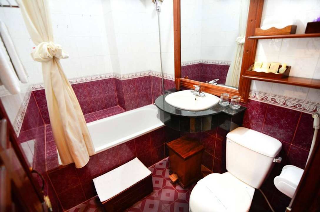 Bathroom Hoi An Nhi Nhi Hotel