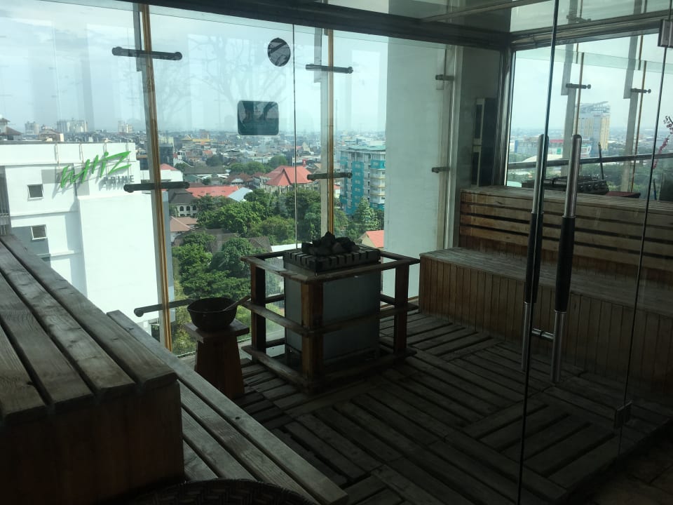 Pool Hotel Aston Makassar