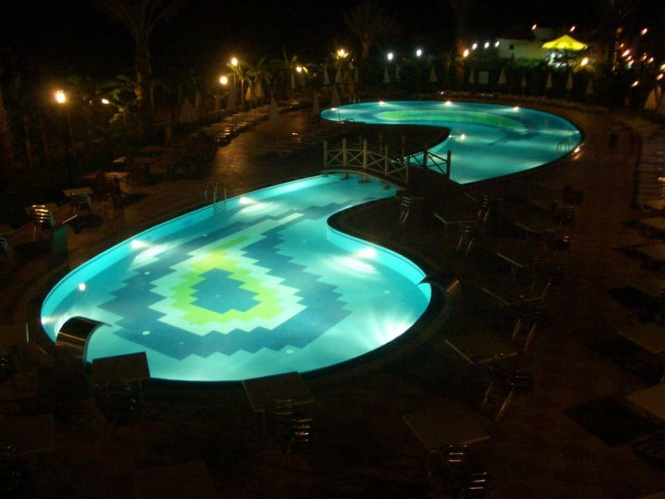 Ruhepool bei Nacht Belek Beach Resort Hotel