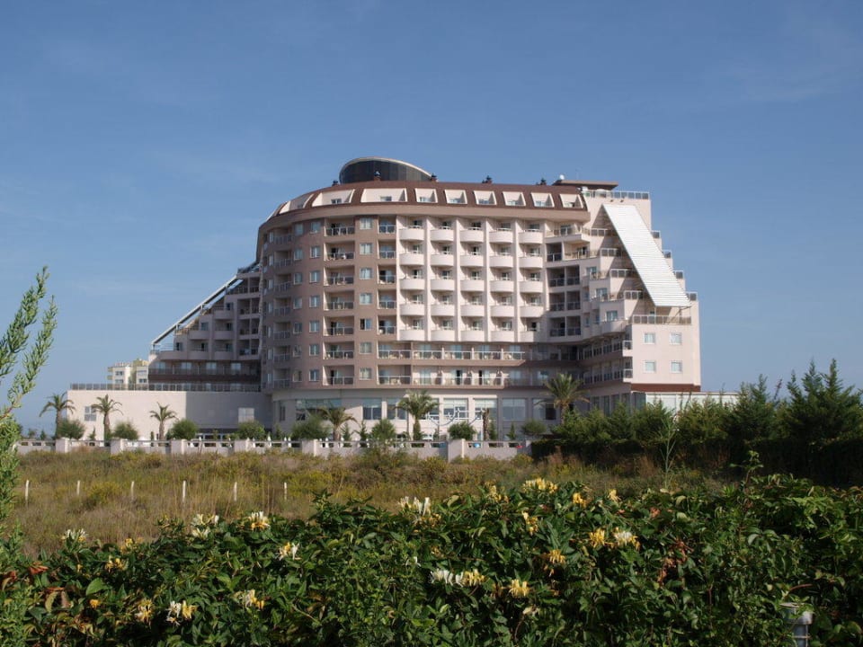 Blick vom Garten/Meer Saturn Palace Resort Hotel