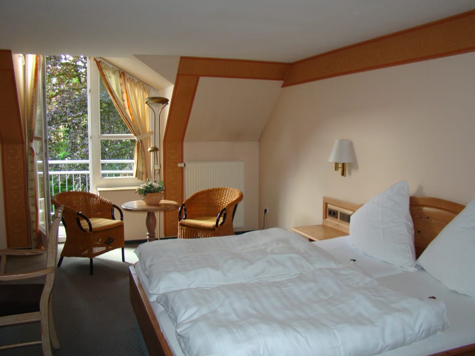 Großzügiges Zimmer mit kleinem Balkon Hotel Altes Stadthaus