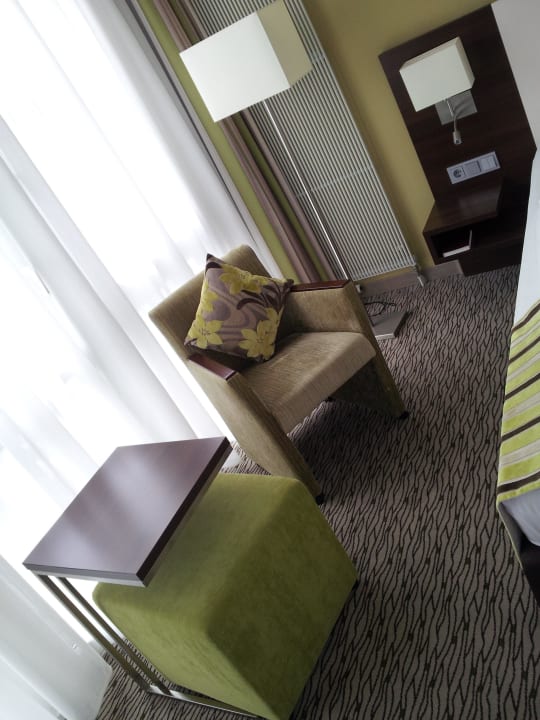 Sessel & Tisch Holiday Inn München - Unterhaching