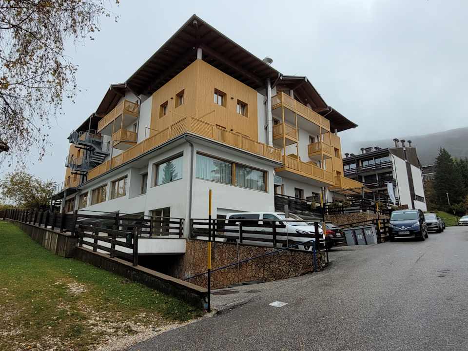 Außenansicht Hotel Alpine Mugon