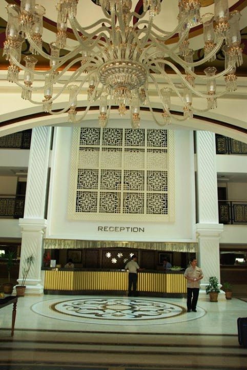 Der pompöse Hoteleingang Aydinbey Kings Palace & Spa