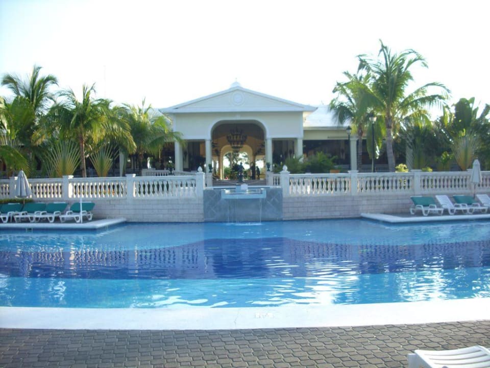 Sicht aufs Hauptgebäude Hotel Riu Negril