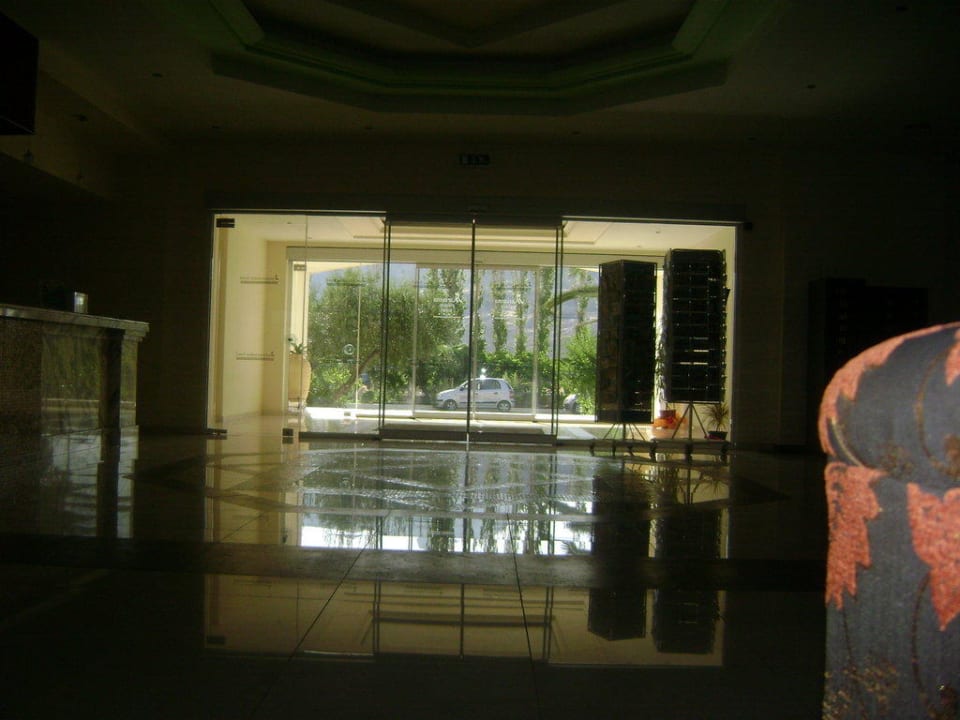 Haupteingang Marianna Palace Hotel