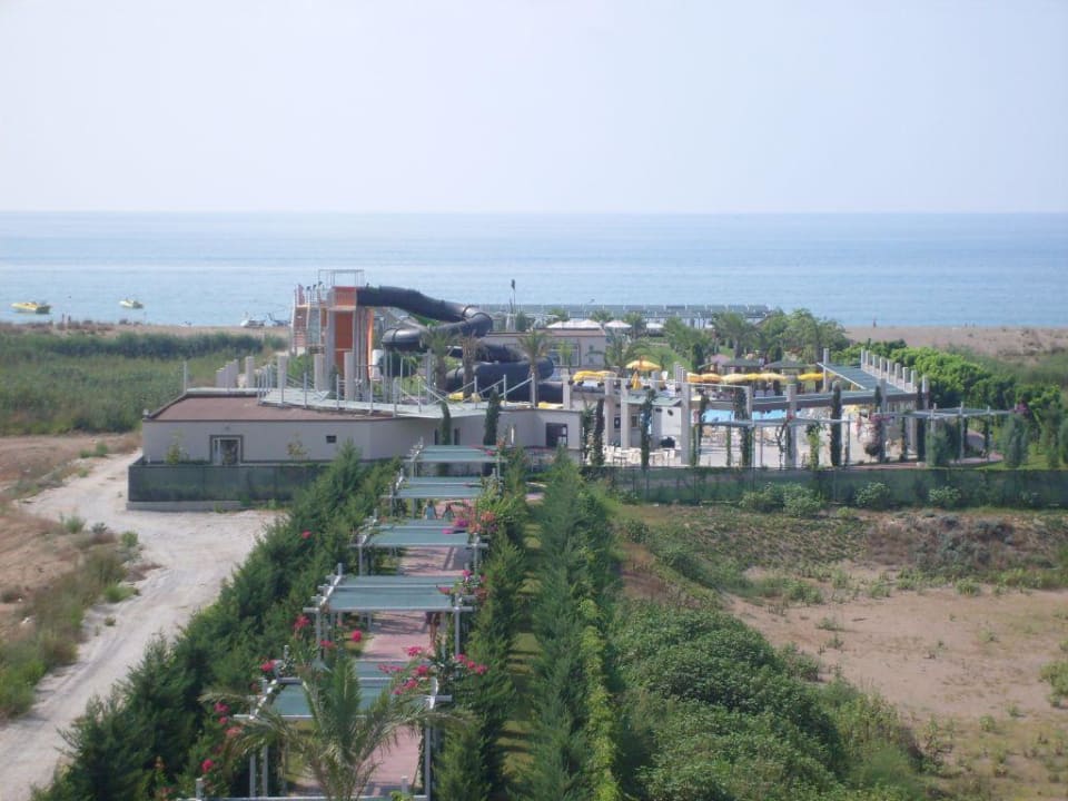 Aussenanlage  Saturn Palace Resort Hotel