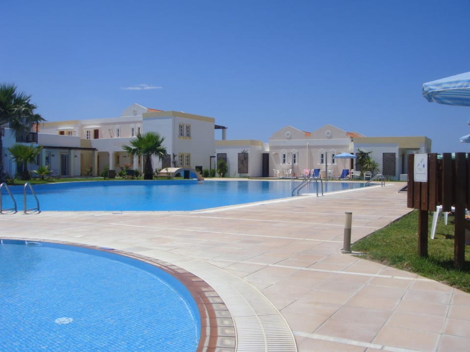 Pool bei den Suiten Atlantica Marmari Beach