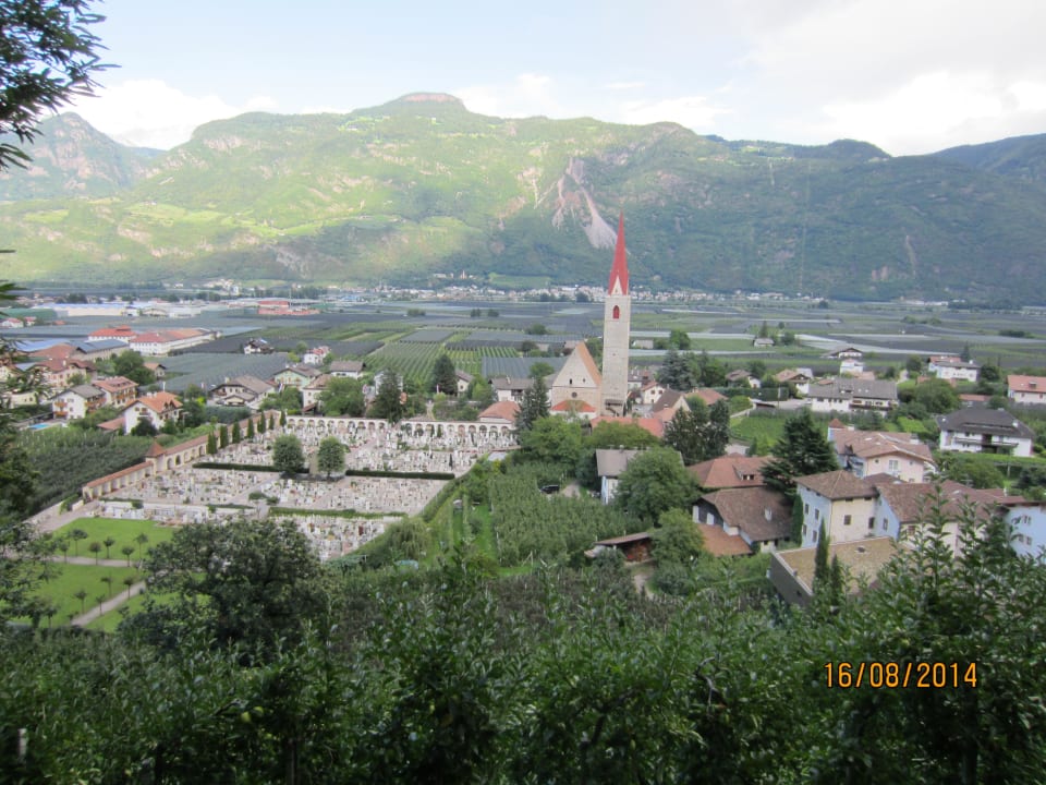 Blick vom Balkon auf Lana und das Tal der Etsch Garni Hotel Katzenthalerhof