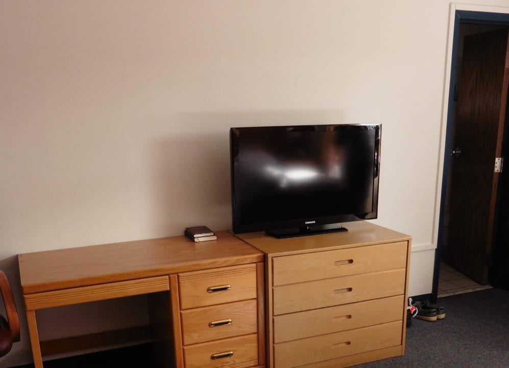 Falchbildschirm mit 5 Programmen. Kein Deutsches. Konvin Hotel by Reykjavik Keflavik Airport