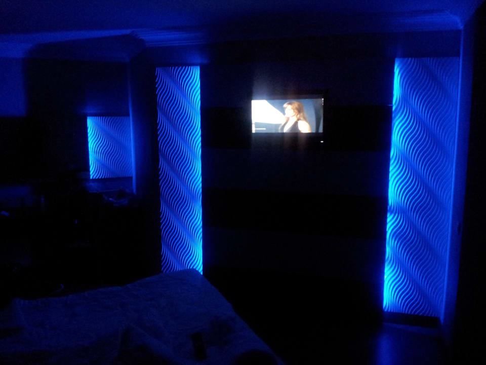 Zimmer bei Nacht Tac Premier Hotel & Spa