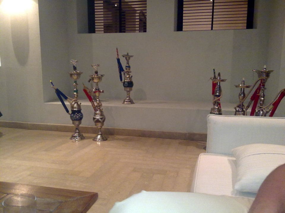 Shisha-Ecke der Breeze Bar The Cove Rotana Resort