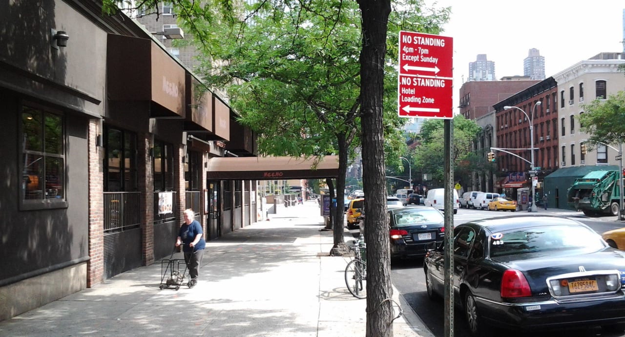 Vor dem Skyline Hotel The Skyline Hotel New York
