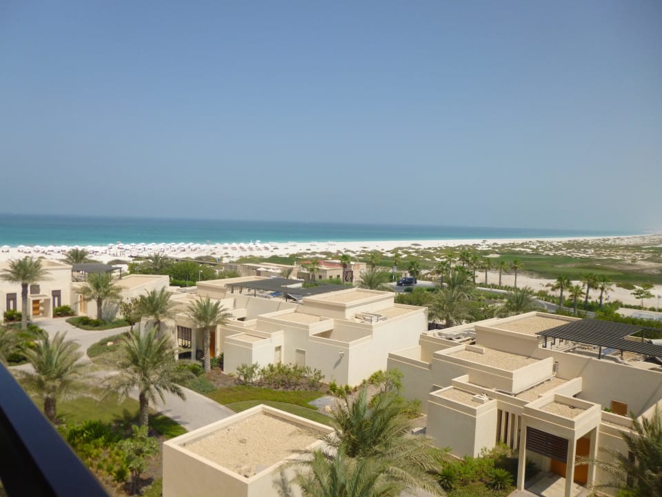 Vom Balkon auf den Hotelstrand Park Hyatt Abu Dhabi Hotel and Villas