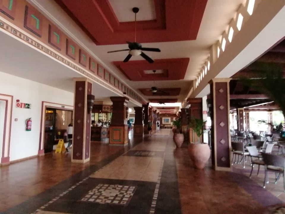 Lobby Hotel Riu Karamboa