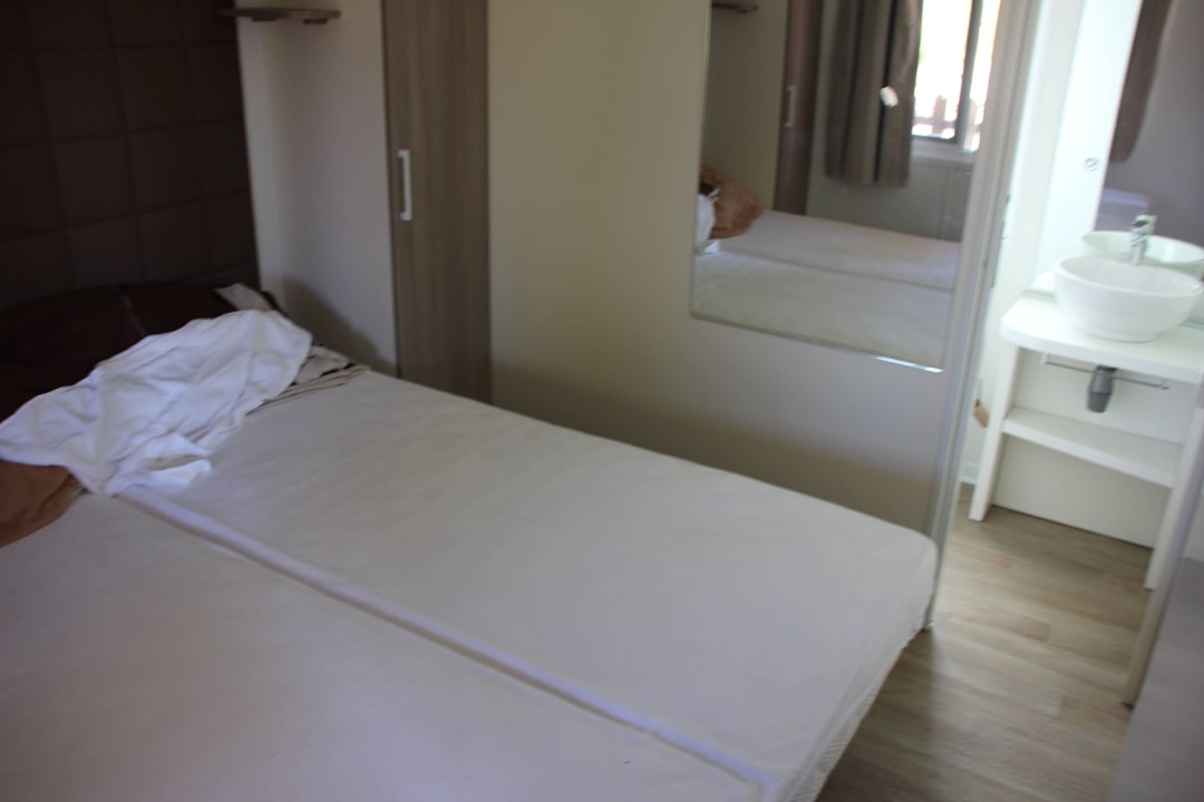 Elternschlafzimmer mit Bad 4 Mori Family Village