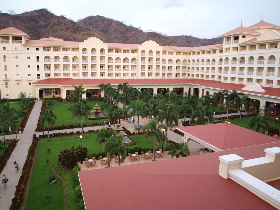 Blick vom Balkon über den Innenhof Hotel Riu Guanacaste