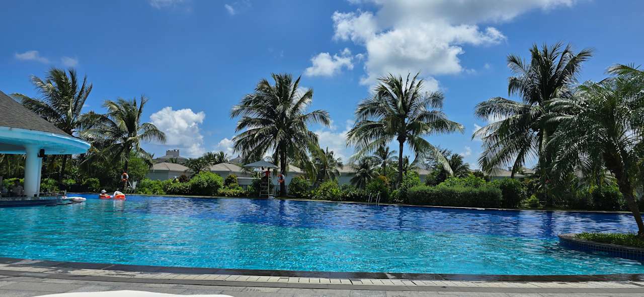 Pool Vinpearl Wonderworld Phu Quoc