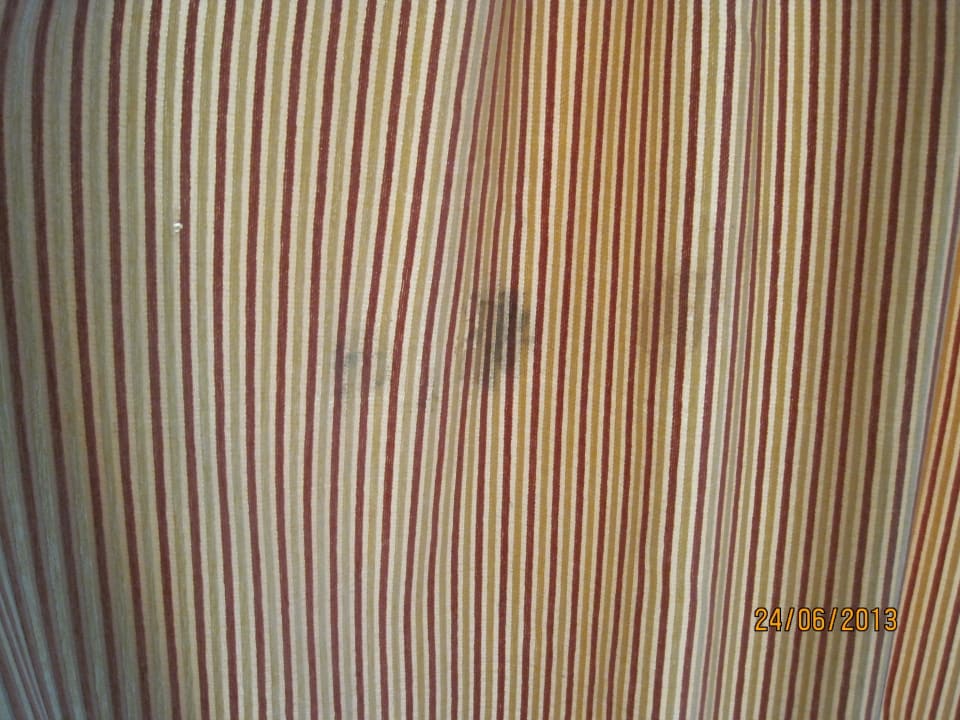 Fenstervorhang mit Schimmel Ithea Suites Hotel