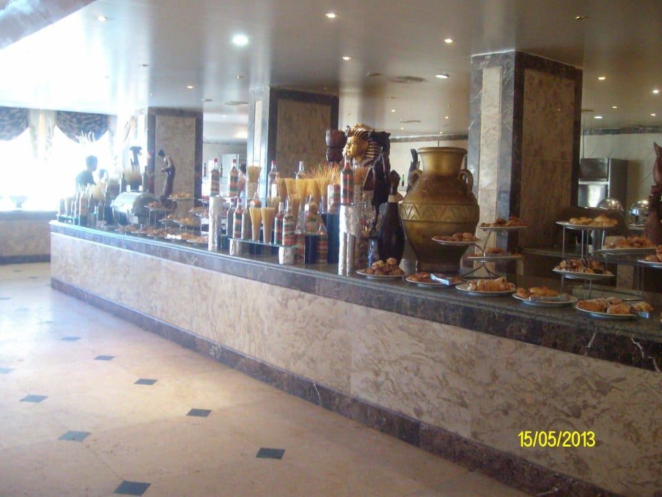 Шведский стол с одной стороны, завтрак Riviera Aqua Park Resort