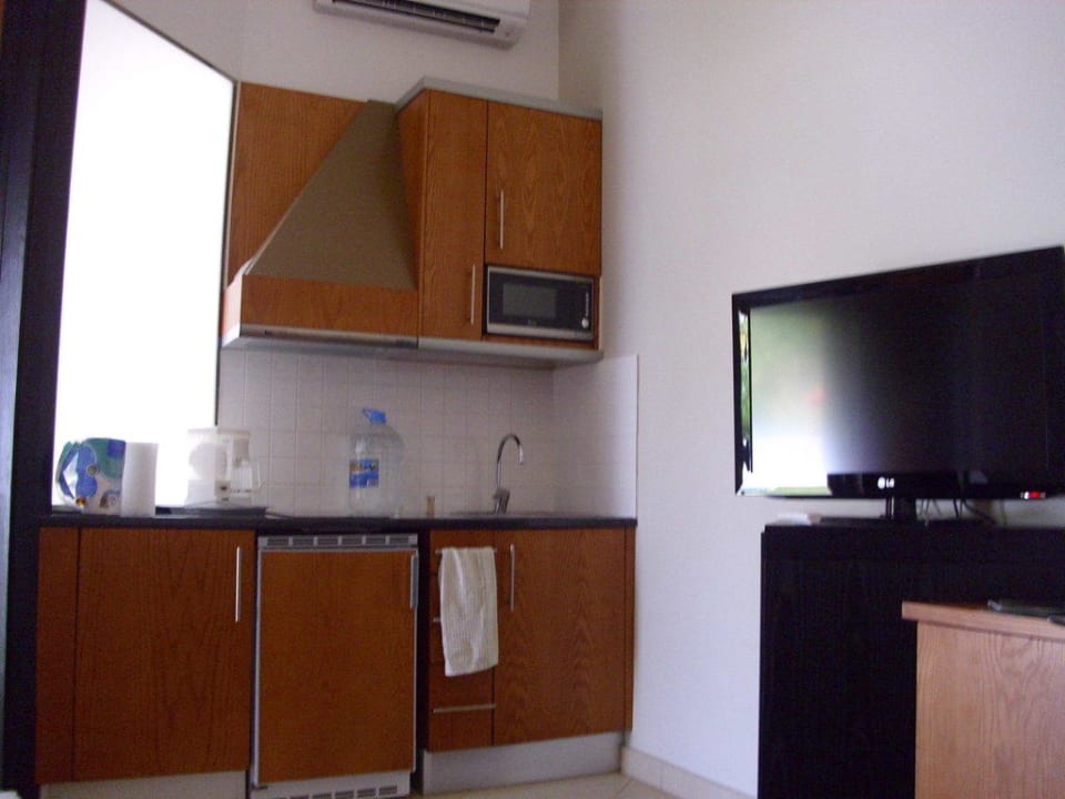 Wohnraum mit Küche HL Miraflor Suites Hotel