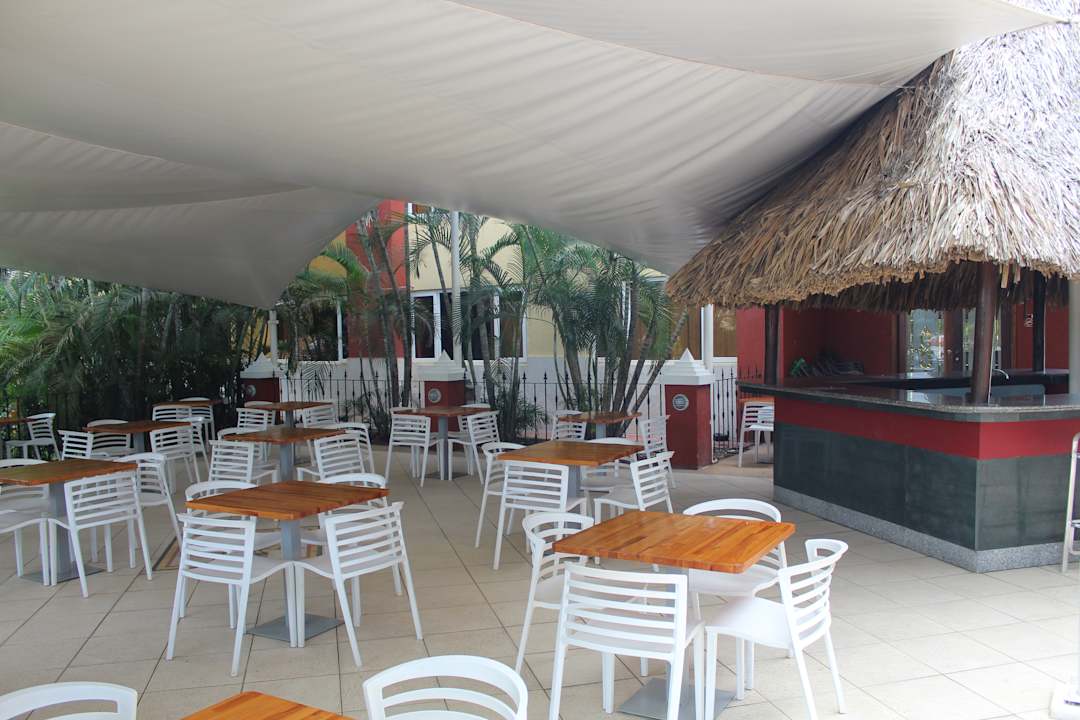 Pool Hector Suites