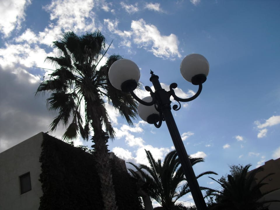 Blick von der Liege in den Himmel Hotel Atlantis Beach